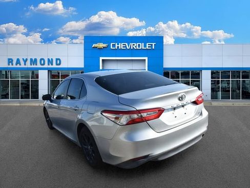Used 2018 Toyota Camry LE FWD image 5