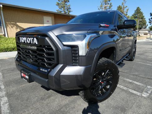 Used 2025 Toyota Tundra Limited AWD/4WD image 14
