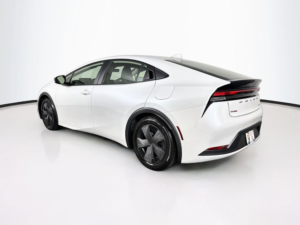 Used 2025 Toyota Prius LE FWD image 7