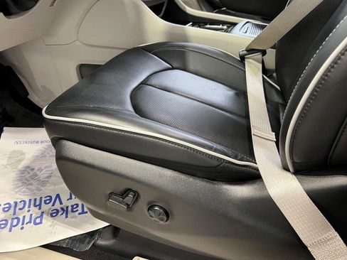Used 2024 Chrysler Pacifica Limited image 22