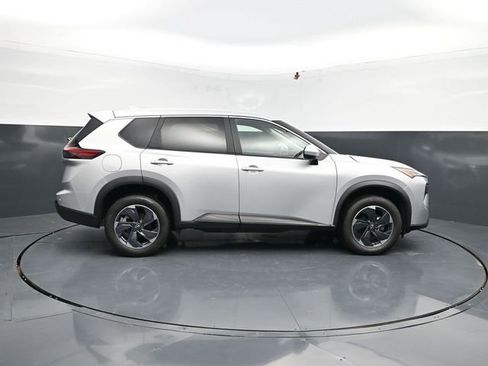 Used 2025 Nissan Rogue SV AWD/4WD image 10