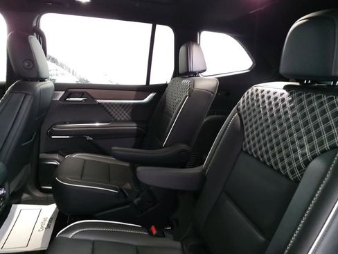 Used 2024 GMC Acadia Denali w/ Super Cruise Package image 13