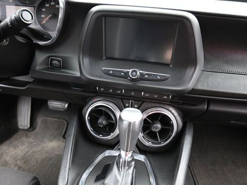 Used 2018 Chevrolet Camaro LT RWD image 15