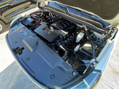 Used 2019 GMC Yukon XL SLT image 4