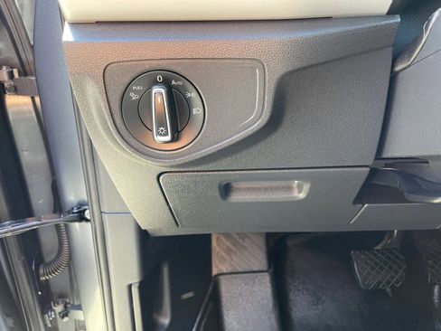 Used 2021 Volkswagen Atlas Cross Sport SE image 17