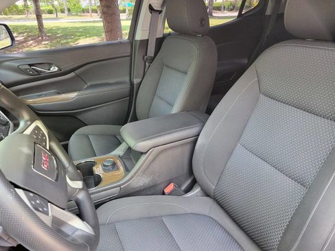 Used 2022 GMC Acadia SLE image 17