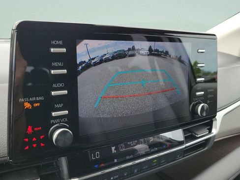 Certified 2021 Toyota Sienna XLE FWD image 18