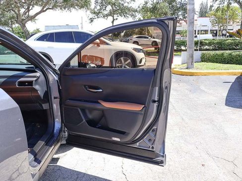 Used 2019 Lexus UX 200 image 24