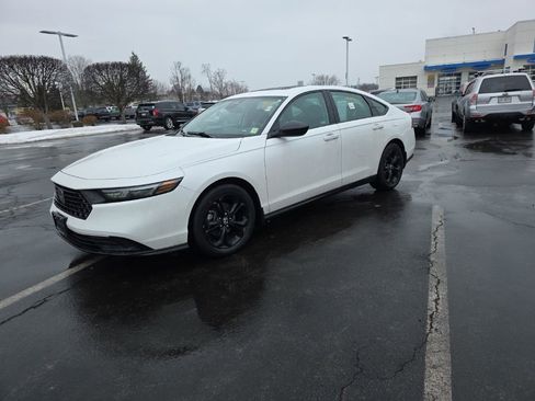 Used 2025 Honda Accord SE image 3