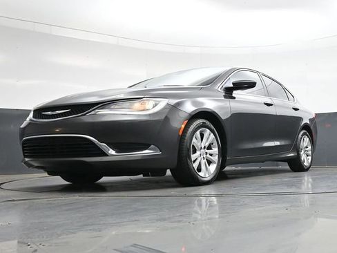 Used 2017 Chrysler 200 Limited Platinum image 35