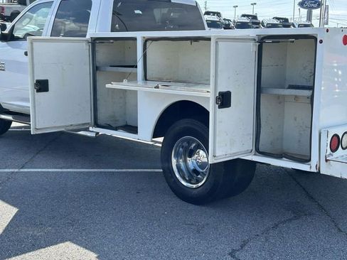 Used 2018 RAM 3500 Tradesman w/ Chrome Appearance Group RWD image 8