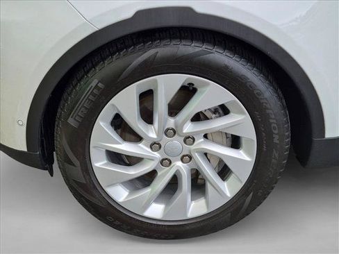 Certified 2025 Land Rover Discovery S AWD/4WD image 26