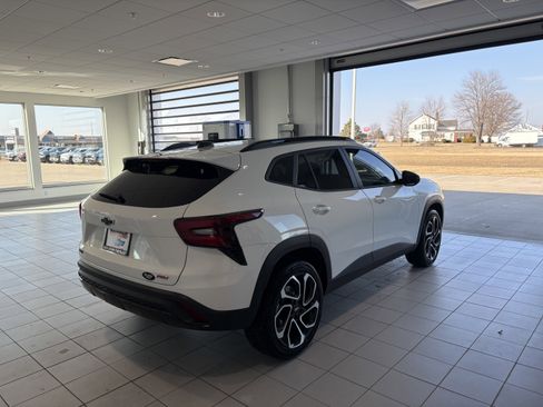 Used 2025 Chevrolet Trax RS w/ Sunroof Package image 5