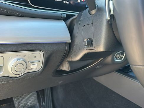 Used 2024 Mercedes-Benz GLS 450 4MATIC image 17