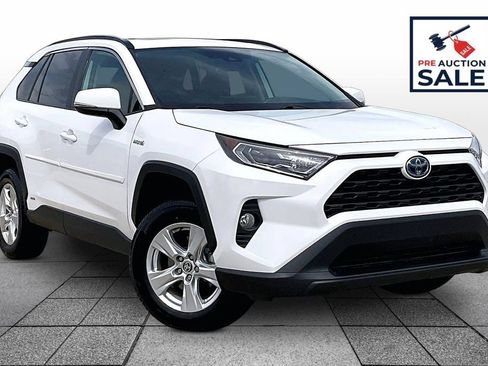 Used 2021 Toyota RAV4 XLE w/ Convenience Package AWD/4WD image 2