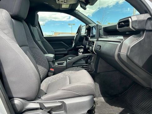 Used 2025 Toyota Tacoma SR5 AWD/4WD image 28
