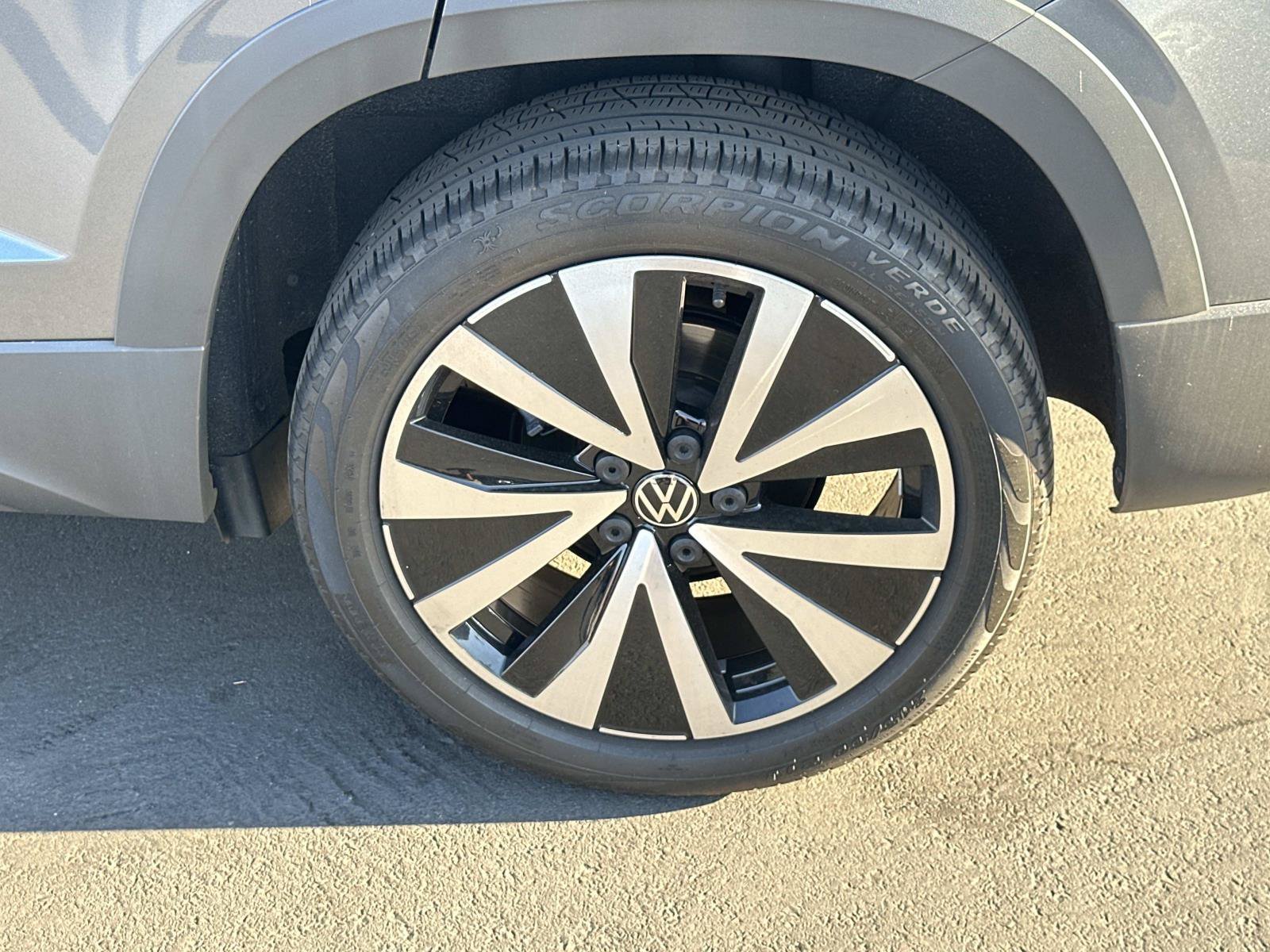 Certified 2023 Volkswagen Taos SE FWD image 6