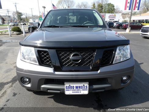 Used 2020 Nissan Frontier SV w/ Midnight Edition Floor Mats AWD/4WD image 2