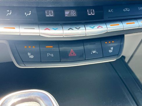 Used 2022 Cadillac XT4 Luxury w/ Cold Weather Package FWD image 19