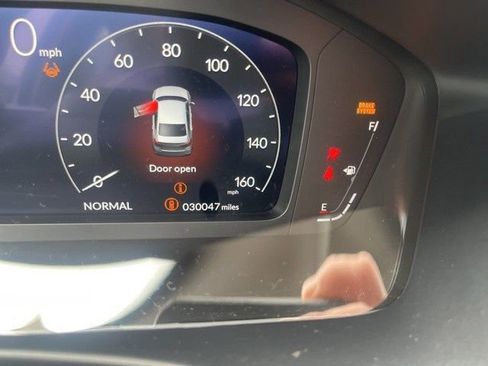 Used 2023 Honda Civic Touring image 4