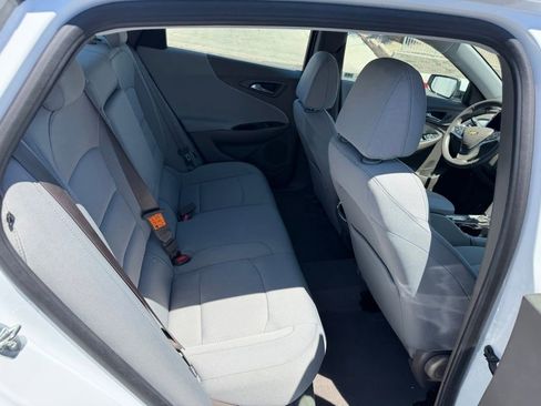 Used 2017 Chevrolet Malibu LT FWD image 16