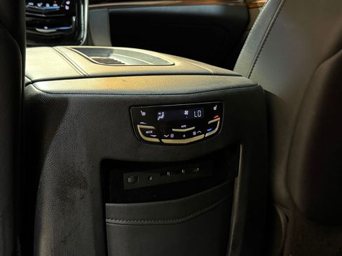 Used 2018 Cadillac Escalade Luxury RWD image 39