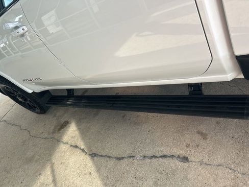 Used 2025 GMC Sierra 2500 AT4 w/ AT4 Premium Plus Package image 12