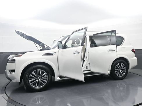 Used 2023 Nissan Armada SL w/ Captain's Chairs Package AWD/4WD image 41