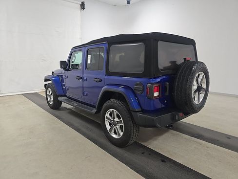 Used 2018 Jeep Wrangler Unlimited Sahara w/ Cold Weather Group AWD/4WD image 4