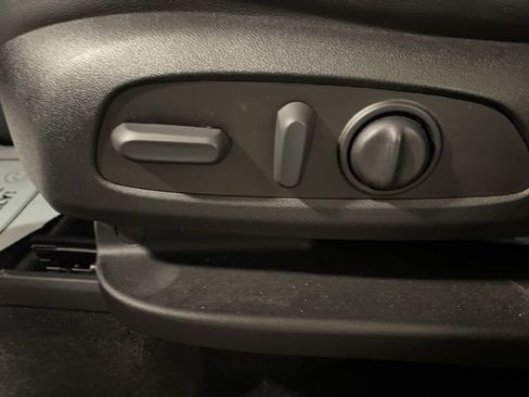 Used 2023 Chevrolet Traverse LT w/ LT Premium Package image 19