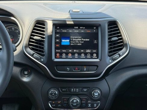 Used 2021 Jeep Cherokee Latitude Lux w/ Comfort/Convenience Group AWD/4WD image 13