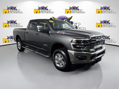 Used 2025 RAM 2500 Big Horn AWD/4WD image 3