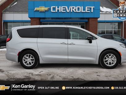 Used 2026 Chrysler Pacifica Select