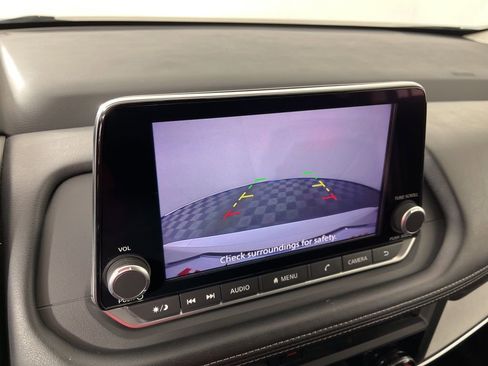 Used 2024 Nissan Rogue SV image 28