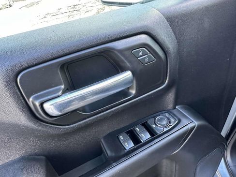 Used 2019 Chevrolet Silverado 1500 Custom w/ Custom Value Package image 17