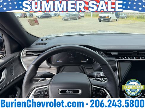 Used 2022 Jeep Grand Cherokee Overland w/ Adv Protech Group III AWD/4WD image 13