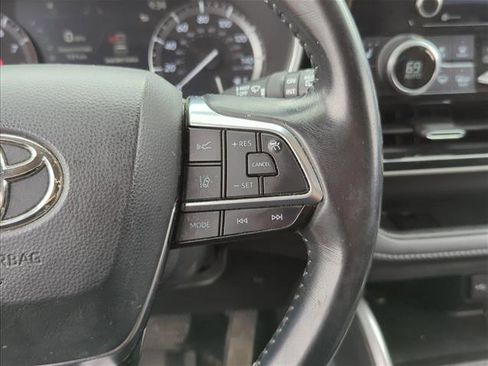 Used 2021 Toyota Highlander XLE image 13