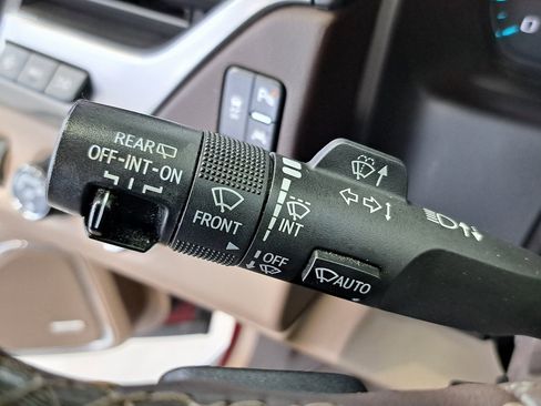 Used 2019 Chevrolet Suburban Premier image 13