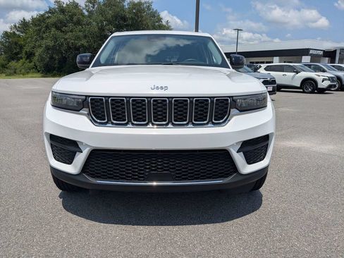 Used 2023 Jeep Grand Cherokee Laredo RWD image 9