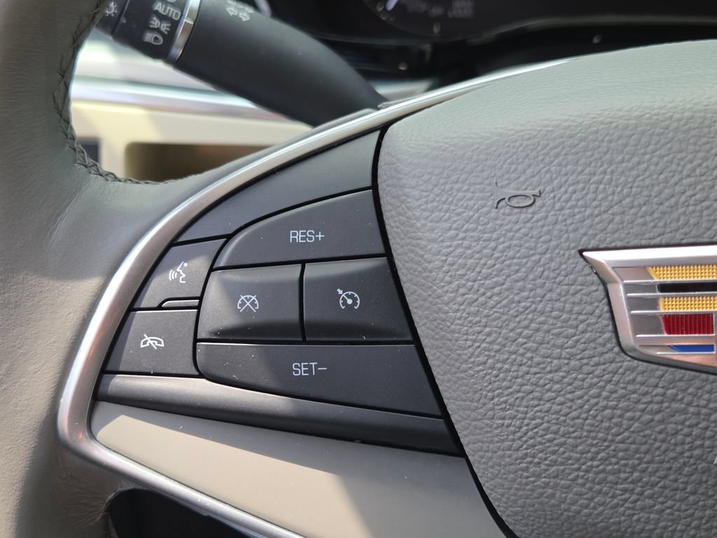 Used 2017 Cadillac XT5 Luxury FWD image 18
