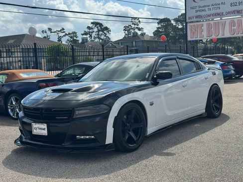 Used 2016 Dodge Charger R/T image 3