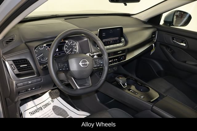 Used 2026 Nissan Rogue SV FWD image 25