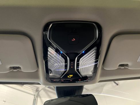 Used 2022 BMW X7 xDrive40i w/ Premium Package image 23