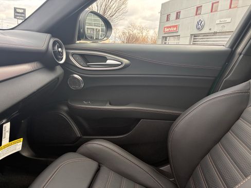 Certified 2025 Alfa Romeo Giulia AWD w/ Driving Assist Package image 22