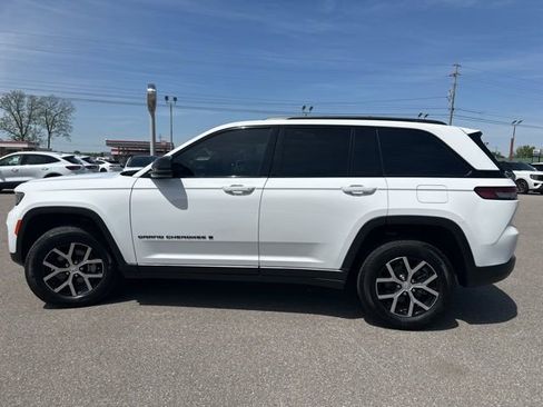 Used 2025 Jeep Grand Cherokee Altitude image 29