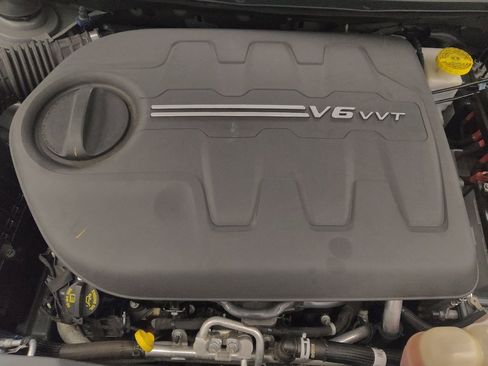 Used 2019 Jeep Cherokee Limited image 30