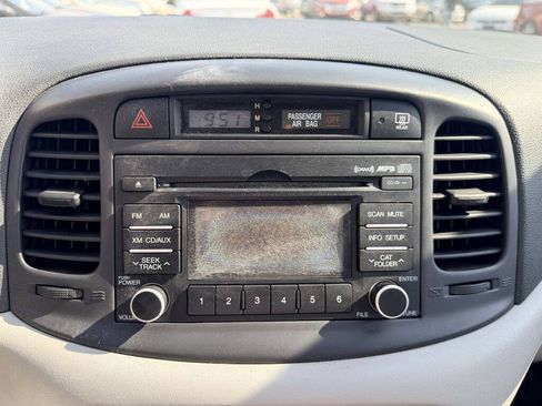 Used 2011 Hyundai Accent GS FWD image 12
