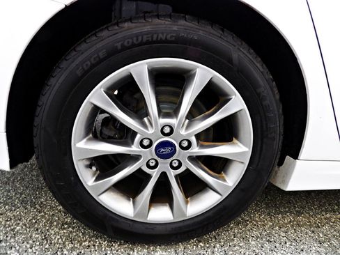 Used 2017 Ford Fusion SE w/ Fusion SE Technology Package FWD image 21