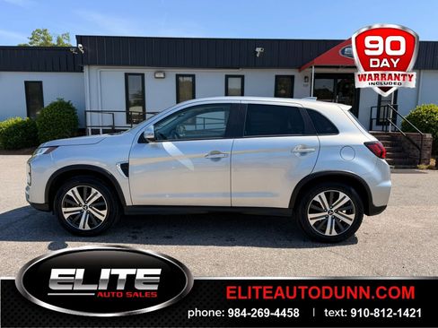 Used 2023 Mitsubishi Outlander Sport SE image 1