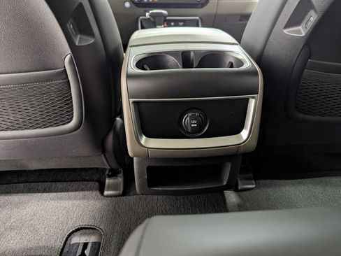 Used 2025 Kia Carnival FWD image 21